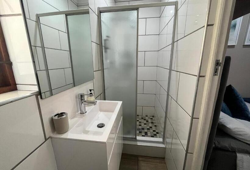 غرفة قياسية مطلّة علي حمام السباحة, Panorama Self Catering