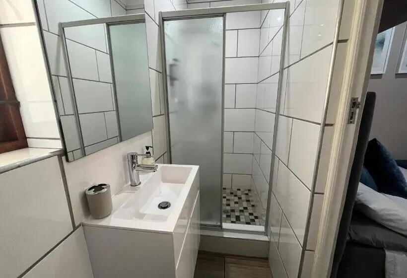 プールビュースタンダードルーム, Panorama Self Catering