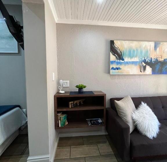 غرفة قياسية مطلّة علي حمام السباحة, Panorama Self Catering