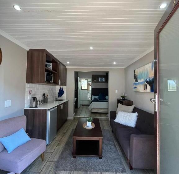 غرفة قياسية مطلّة علي حمام السباحة, Panorama Self Catering