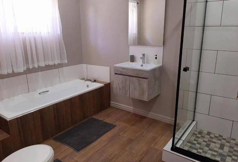 غرفة عائلية, Panorama Self Catering