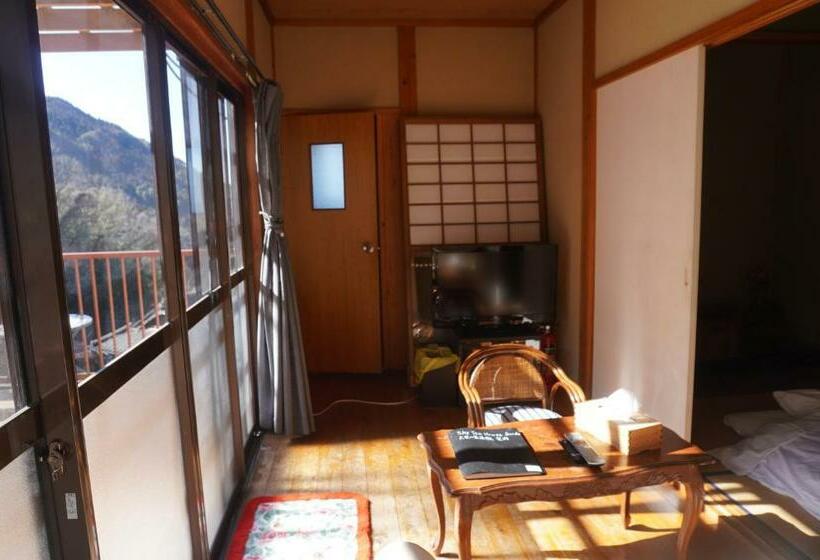 غرفة عائلية, Sky Tea House