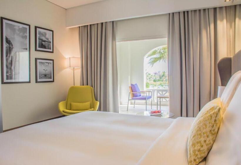 غرفة سوبيريور مطلة على حمام السباحة, Radisson Blu Resort, Al Khobar Half Moon Bay