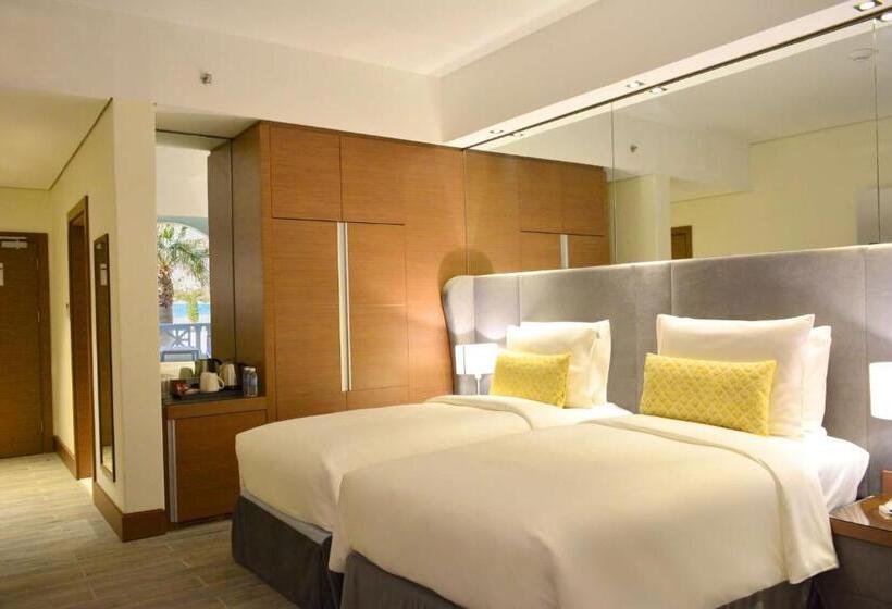 غرفة سوبيريور مطلة على حمام السباحة, Radisson Blu Resort, Al Khobar Half Moon Bay