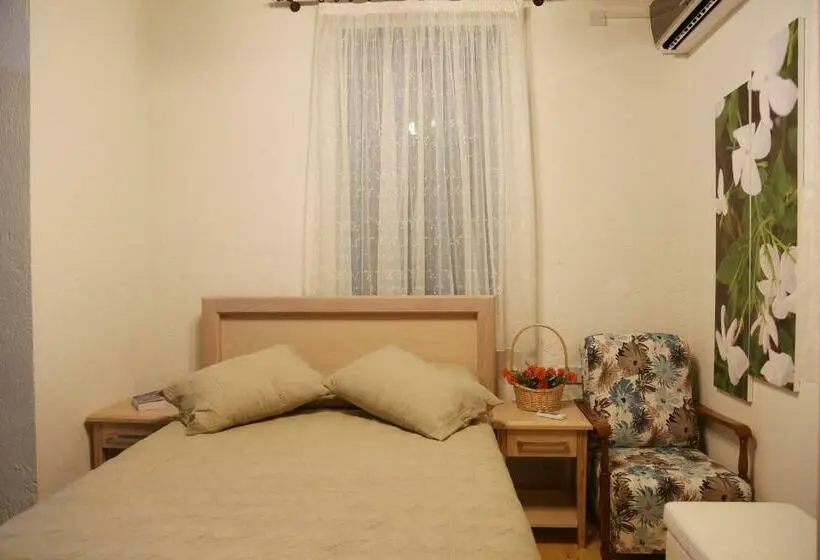 デラックスルーム, Cypriot Swallow Boutique