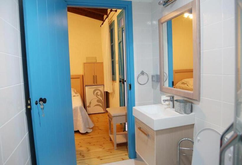 スタンダードルーム, Cypriot Swallow Boutique