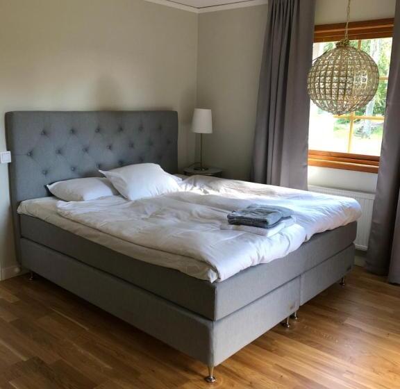 Семейный Номер Вид на Сад, Bjälbo Gästhus B&b