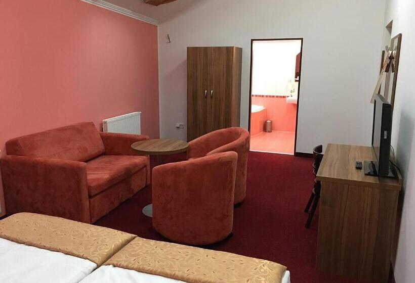 ジュニアスイート, Ryšavý