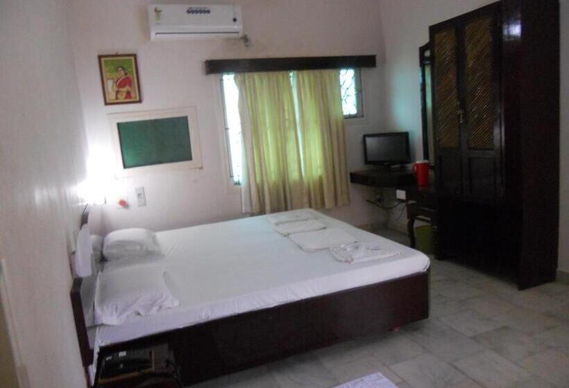 Трехместный Номер Deluxe, Sadhabishegam