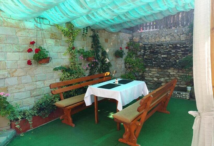 标准三人间, Guest House Stoletnika