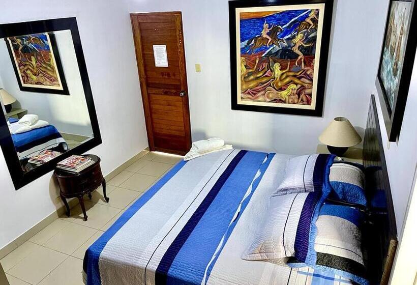 سوییت جونیور, Hostal Ocean Pacifico