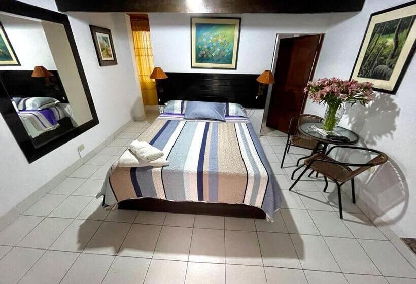 سوییت جونیور, Hostal Ocean Pacifico