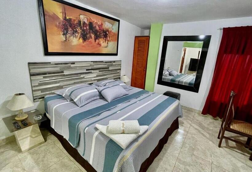 سوییت سوپریور, Hostal Ocean Pacifico