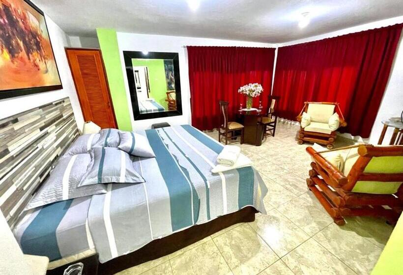 سوییت سوپریور, Hostal Ocean Pacifico