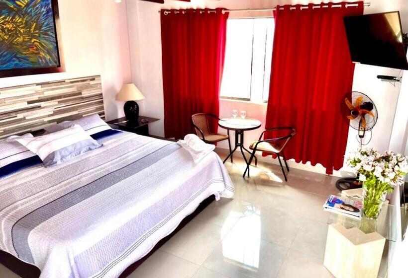 سوییت سوپریور, Hostal Ocean Pacifico