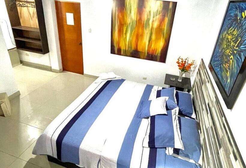 سوییت سوپریور, Hostal Ocean Pacifico