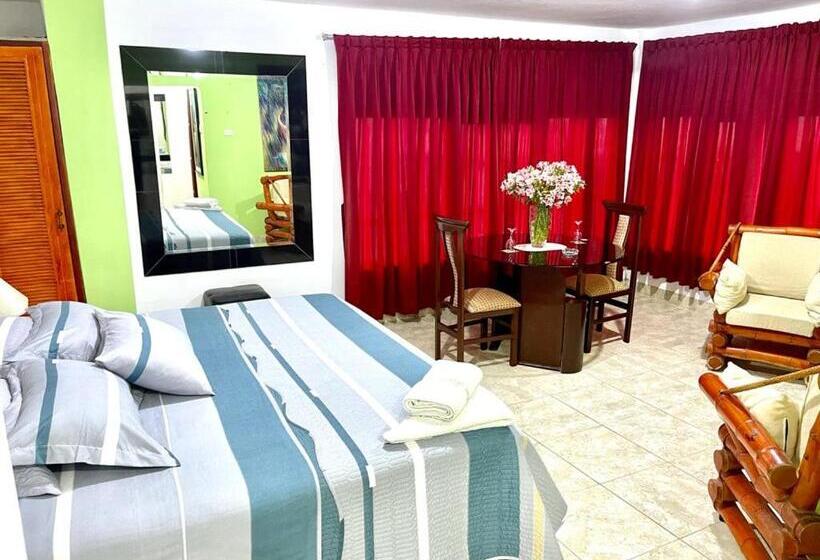 سوییت سوپریور, Hostal Ocean Pacifico