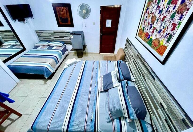 سوییت خانوادگی, Hostal Ocean Pacifico