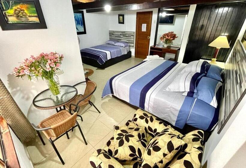 سوییت خانوادگی, Hostal Ocean Pacifico
