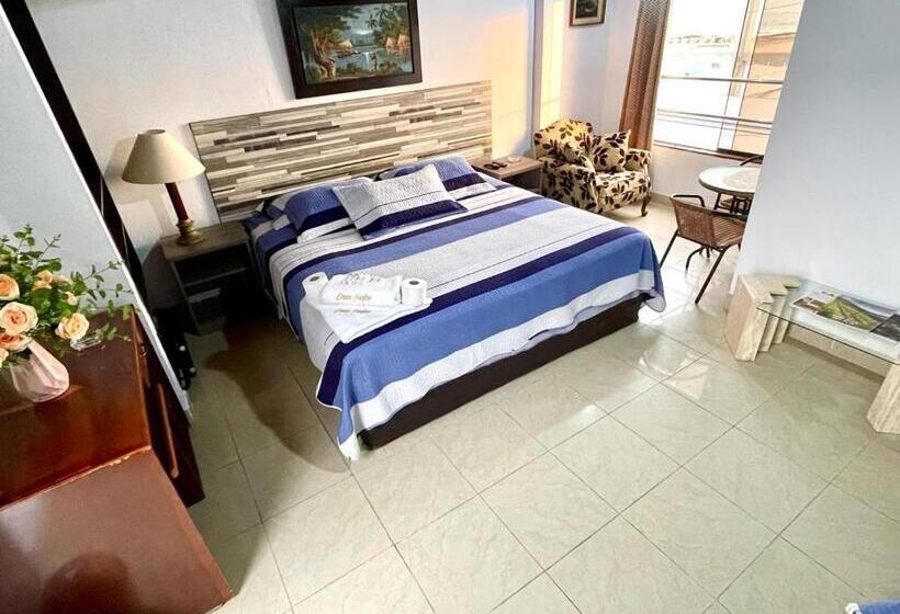 سوییت جونیور, Hostal Ocean Pacifico