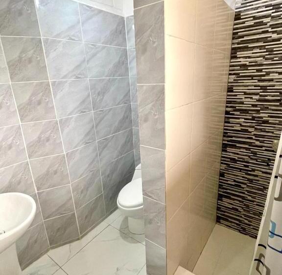 سوییت سوپریور, Hostal Ocean Pacifico