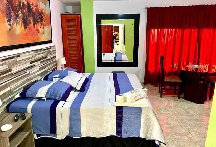 سوییت سوپریور, Hostal Ocean Pacifico