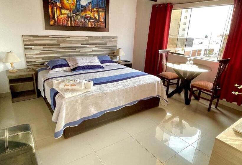 سوییت سوپریور, Hostal Ocean Pacifico