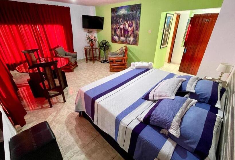 سوییت سوپریور, Hostal Ocean Pacifico