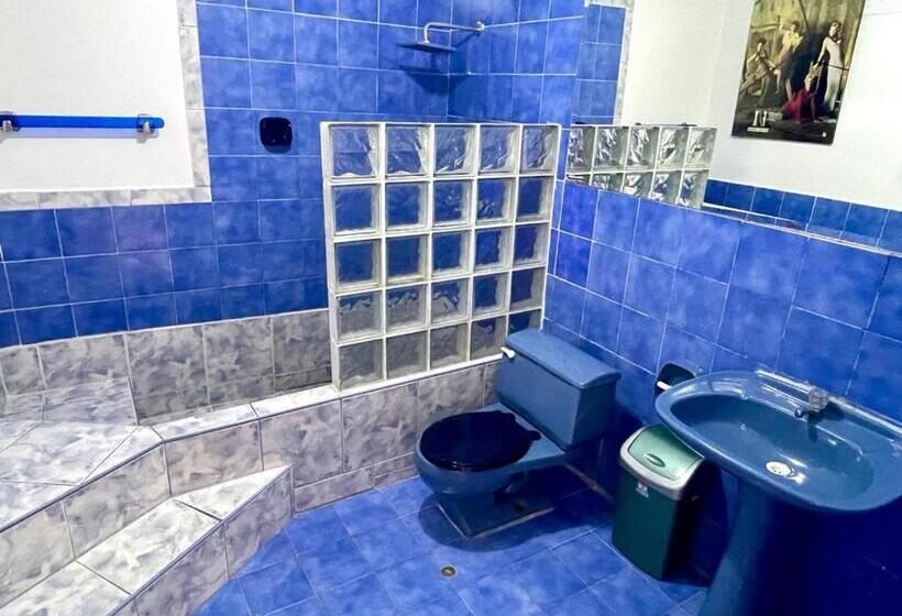 سوییت خانوادگی, Hostal Ocean Pacifico