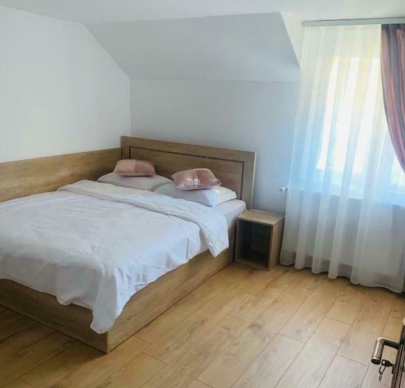 带2个卧室的套房, Pensiunea Laura