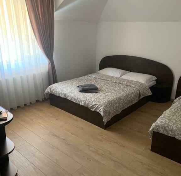 四人标准间, Pensiunea Laura