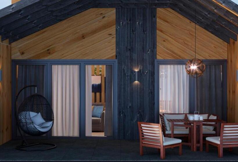 Standard Triple Room with Terrace, Chudodiyevo Park