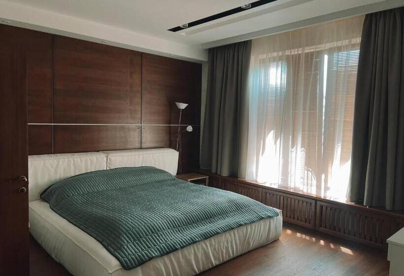 ویلای یک اتاق خوابه با استخر شنا, Chudodiyevo Park