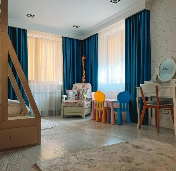 ویلای یک اتاق خوابه با استخر شنا, Chudodiyevo Park