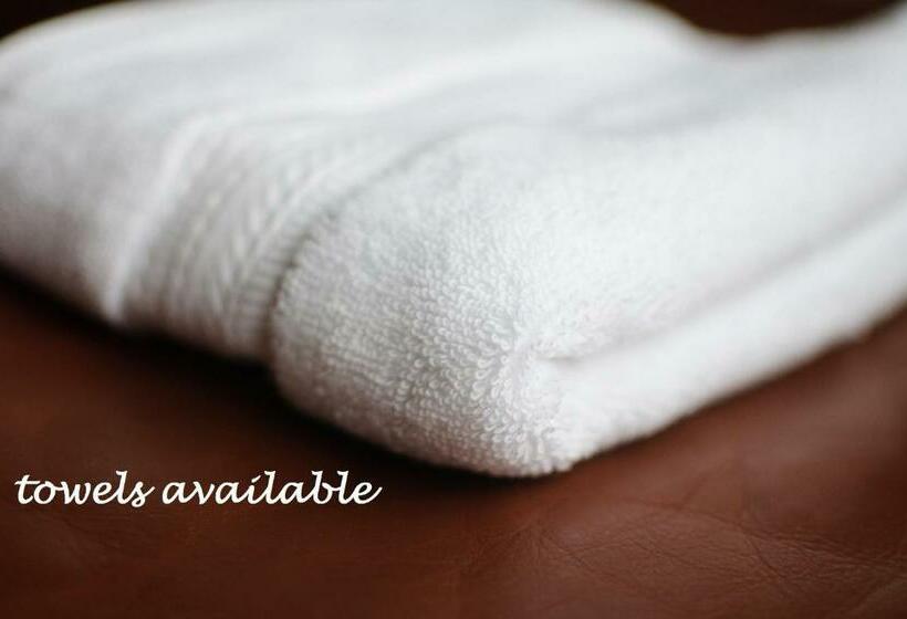 غرفة قياسية ثلاثية, Acheninver Hostel