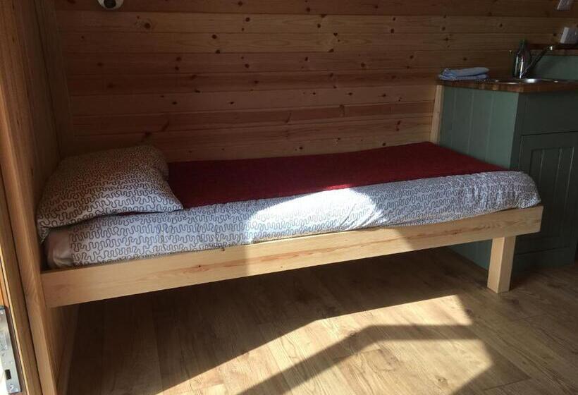 غرفة قياسية ثلاثية, Acheninver Hostel