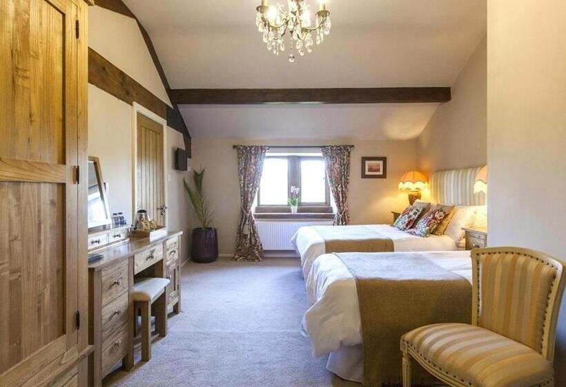 スタンダードトリプルルーム, Throstle Nest Farm