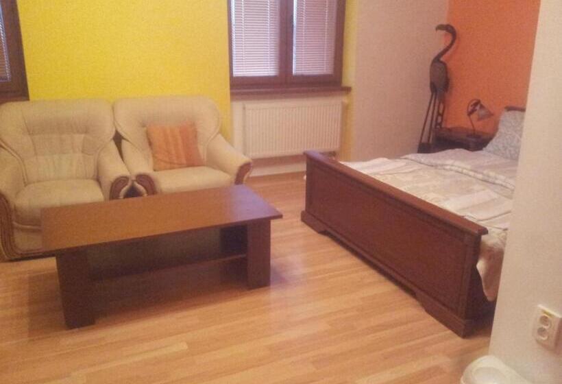 חדר סטנדרט, Centrál šaľa