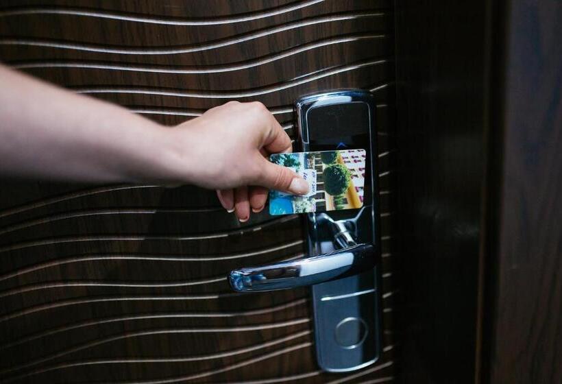 חדר יחיד קלאסי, Centrál šaľa