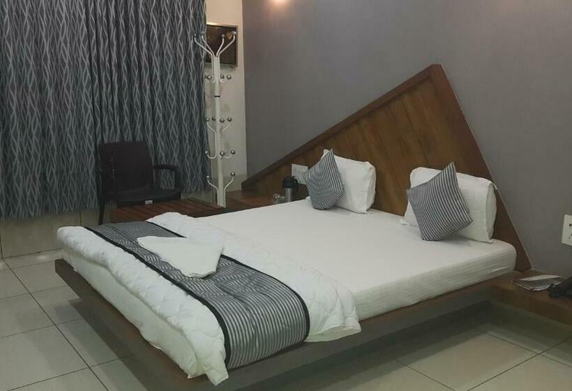 חדר אקזקיוטיב, Darshan Naroda