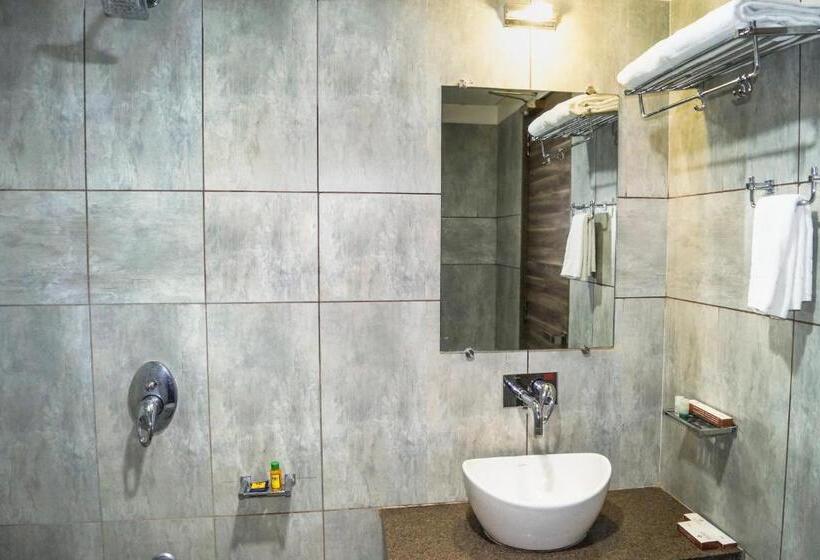 חדר אקזקיוטיב, Darshan Naroda