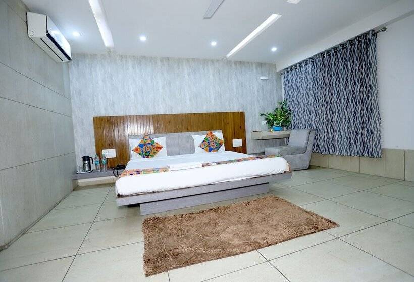 חדר אקזקיוטיב, Darshan Naroda