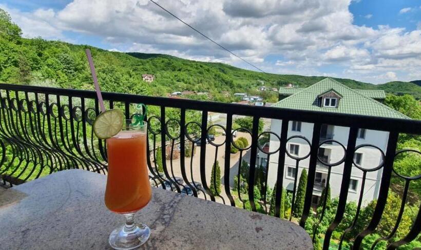 Номер Deluxe с Балконом, Monteoru