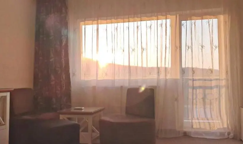 اتاق لوکس با بالکن, Monteoru