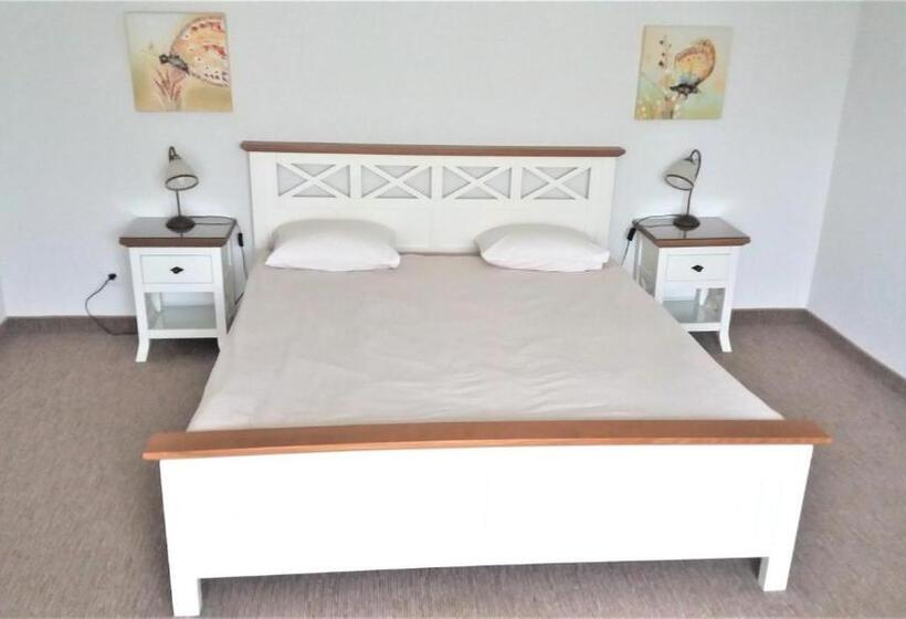 Номер Deluxe с Балконом, Monteoru