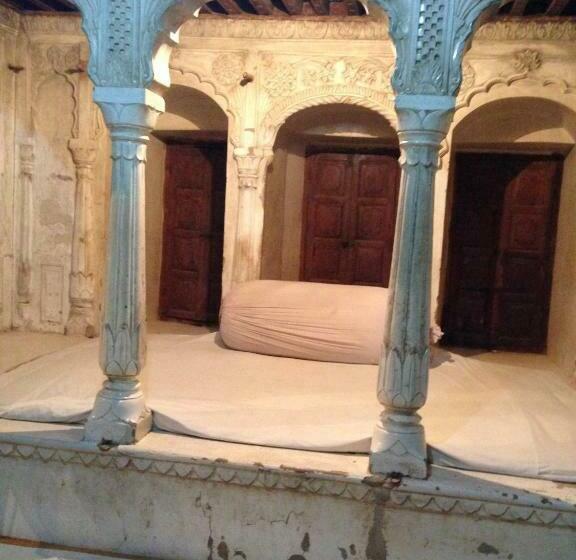 Suite, Narayan Niwas Castle