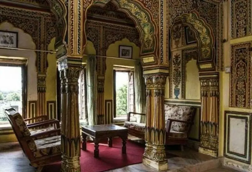 スイート, Narayan Niwas Castle