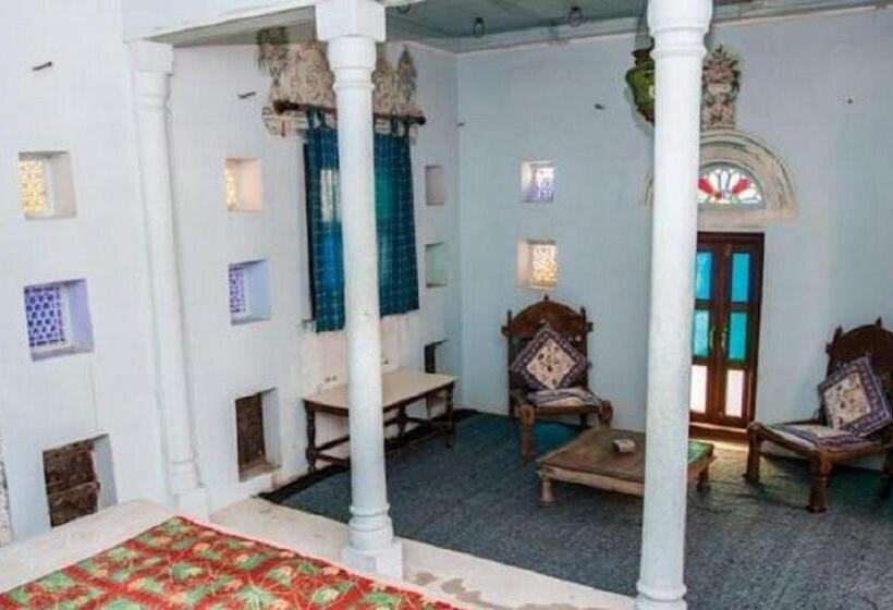 Pokój Standard, Narayan Niwas Castle