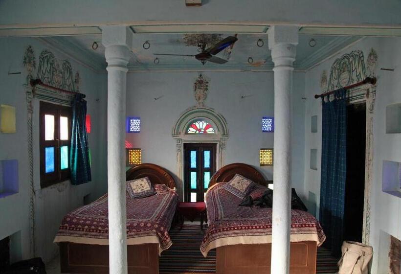 스탠다드 룸, Narayan Niwas Castle