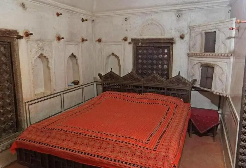 スタンダードルーム, Narayan Niwas Castle